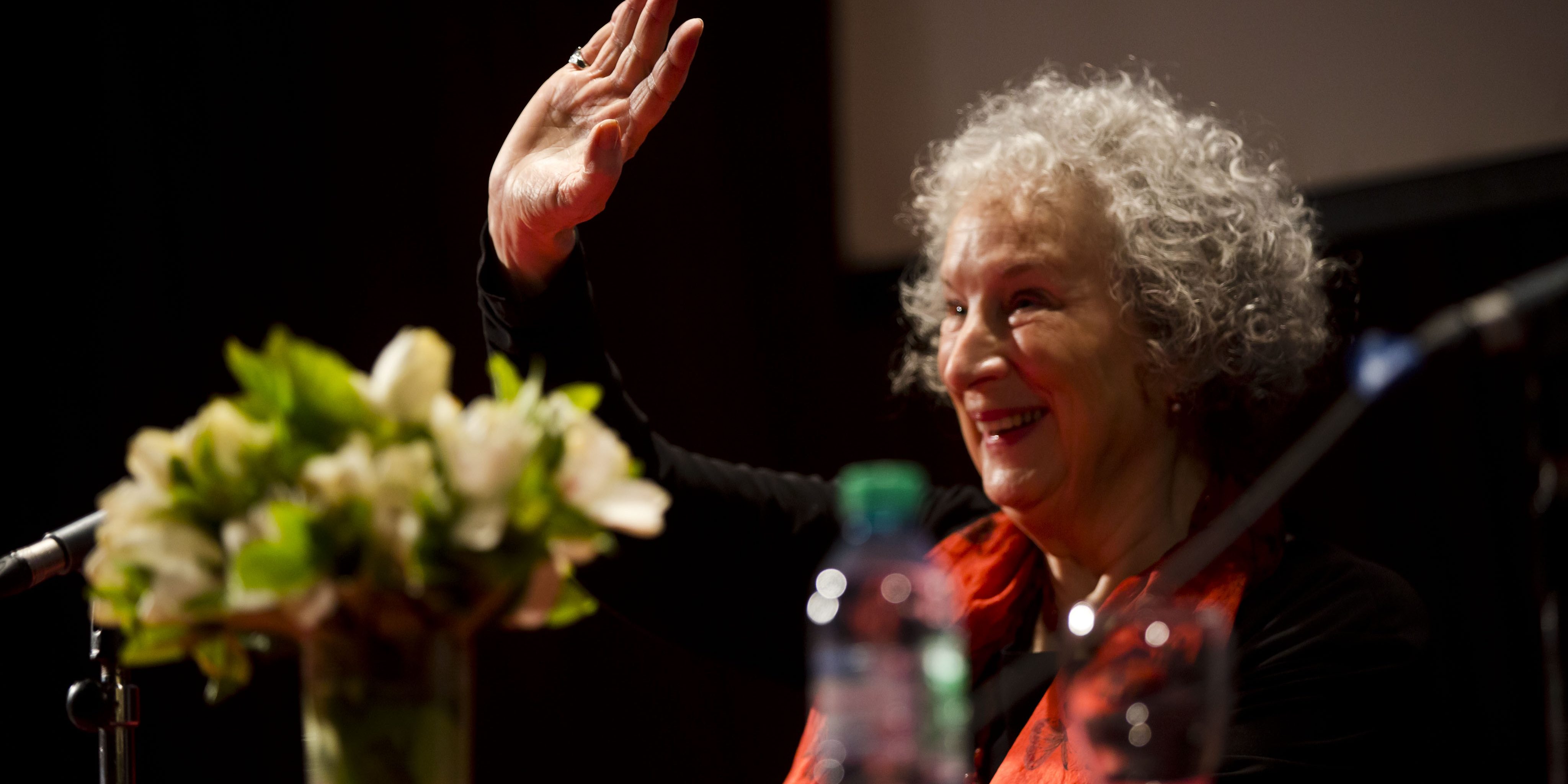 Margaret Atwood: „Pentru o vreme îndelungată, ne-am îndepărtat de